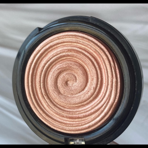 Becca and Laura Geller Highlighter bundle - Picture 7 of 7